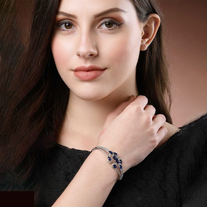 Women Gold Toned Kundan Studded Bracelet